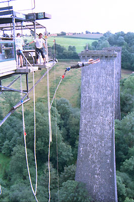 Un de mes sauts &agrave; l'&eacute;lastique en 2004
